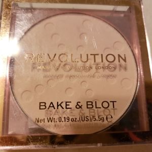 Make Up Revolution Bake and Blot Lace